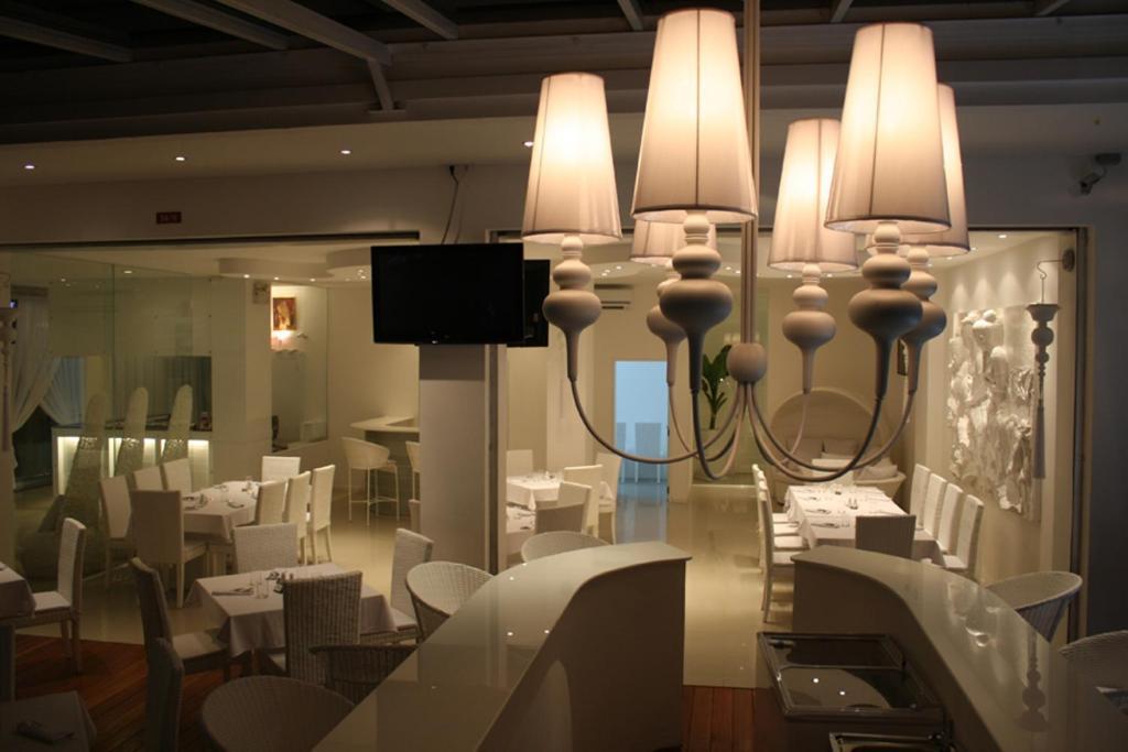 Santi White Hotel Phuket ภายนอก รูปภาพ