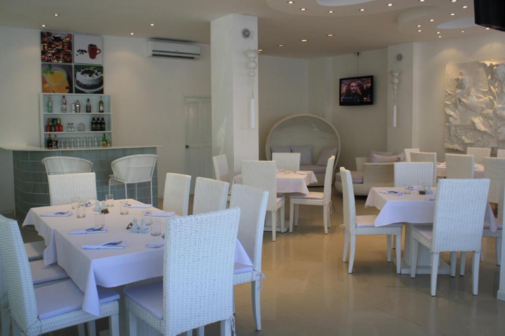 Santi White Hotel Phuket ภายนอก รูปภาพ